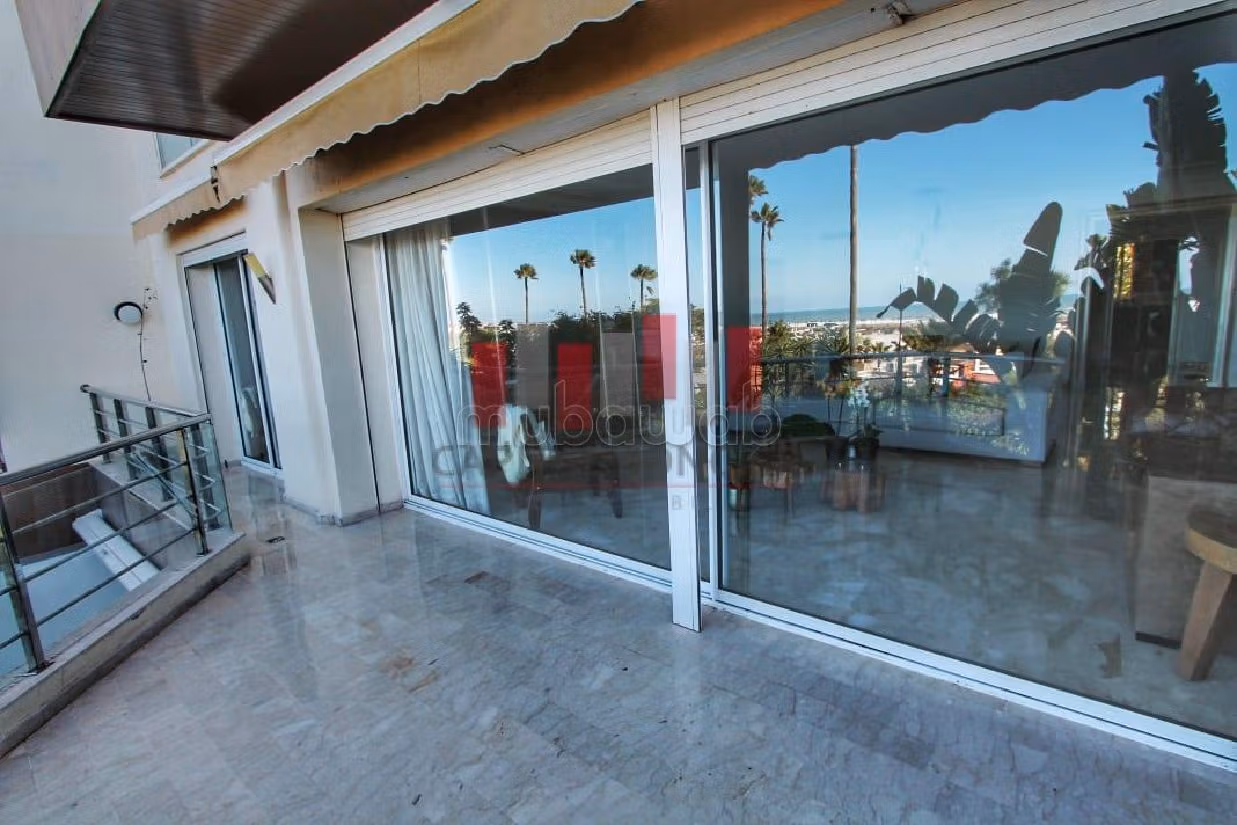 Piso en alquiler en Ain Diab. 3 dormitorios. Con muebles