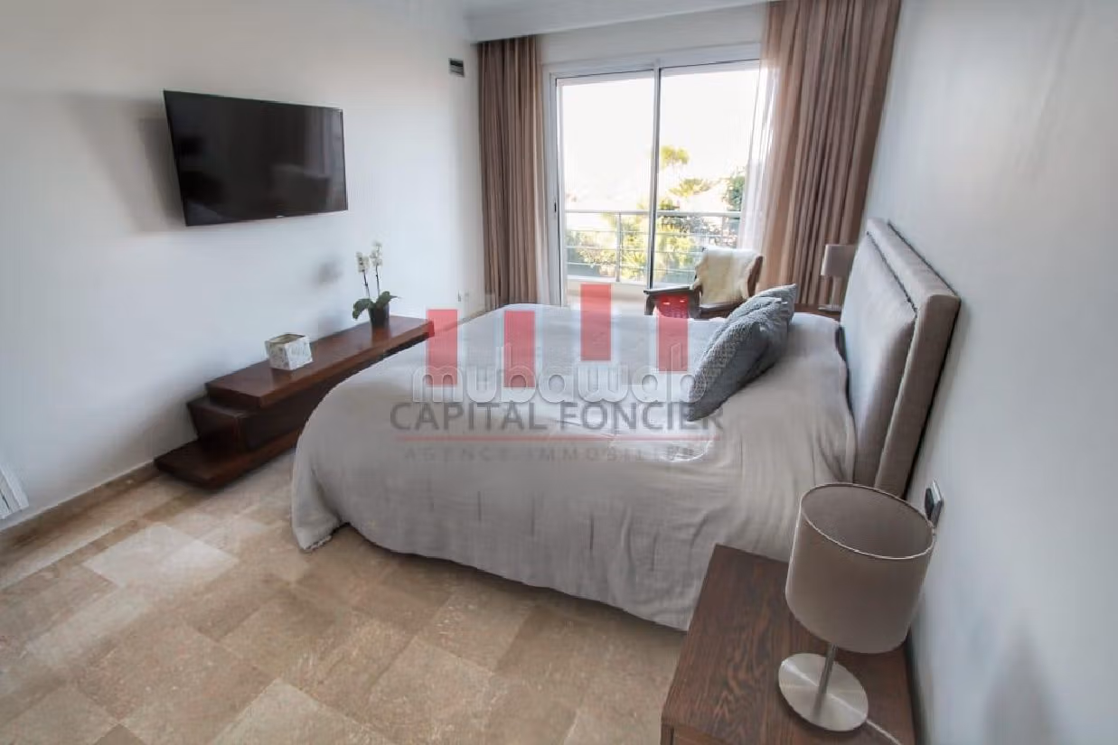 Piso en alquiler en Ain Diab. 3 dormitorios. Con muebles