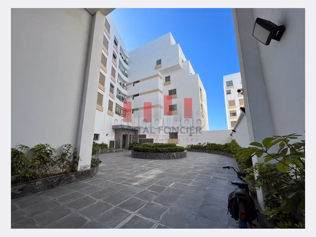 Vendita di un bell'appartamento a Ain Diab. Superficie 132 m². Garage privato. 