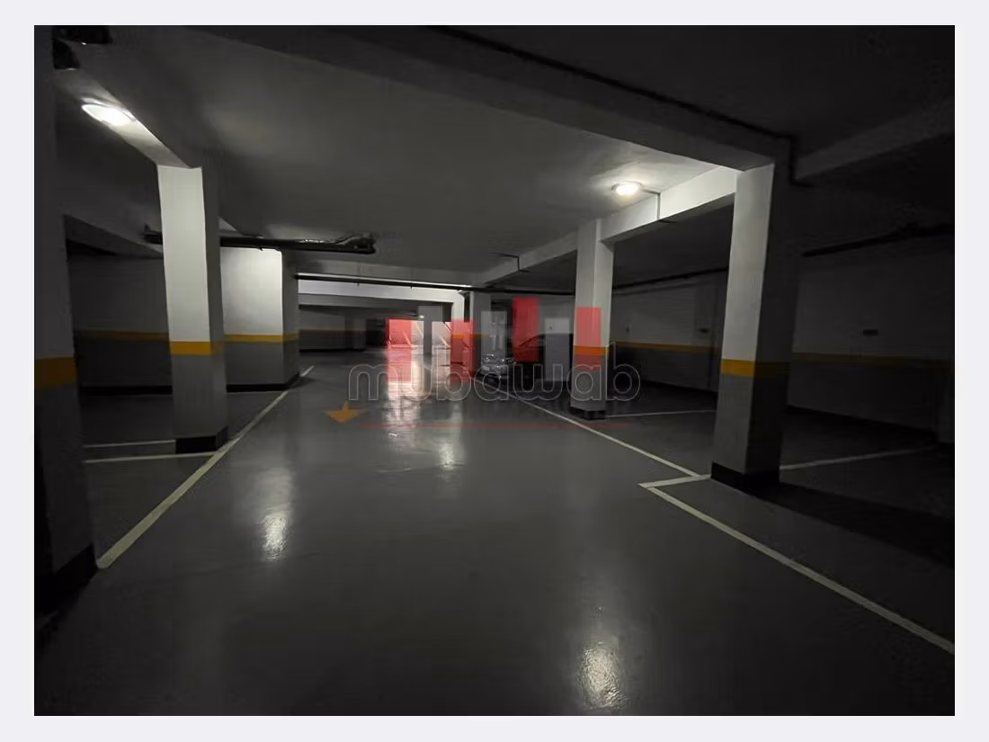 Vendita di un bell'appartamento a Ain Diab. Superficie 132 m². Garage privato. 