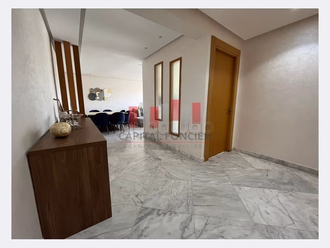 Vendita di un bell'appartamento a Ain Diab. Superficie 132 m². Garage privato. 