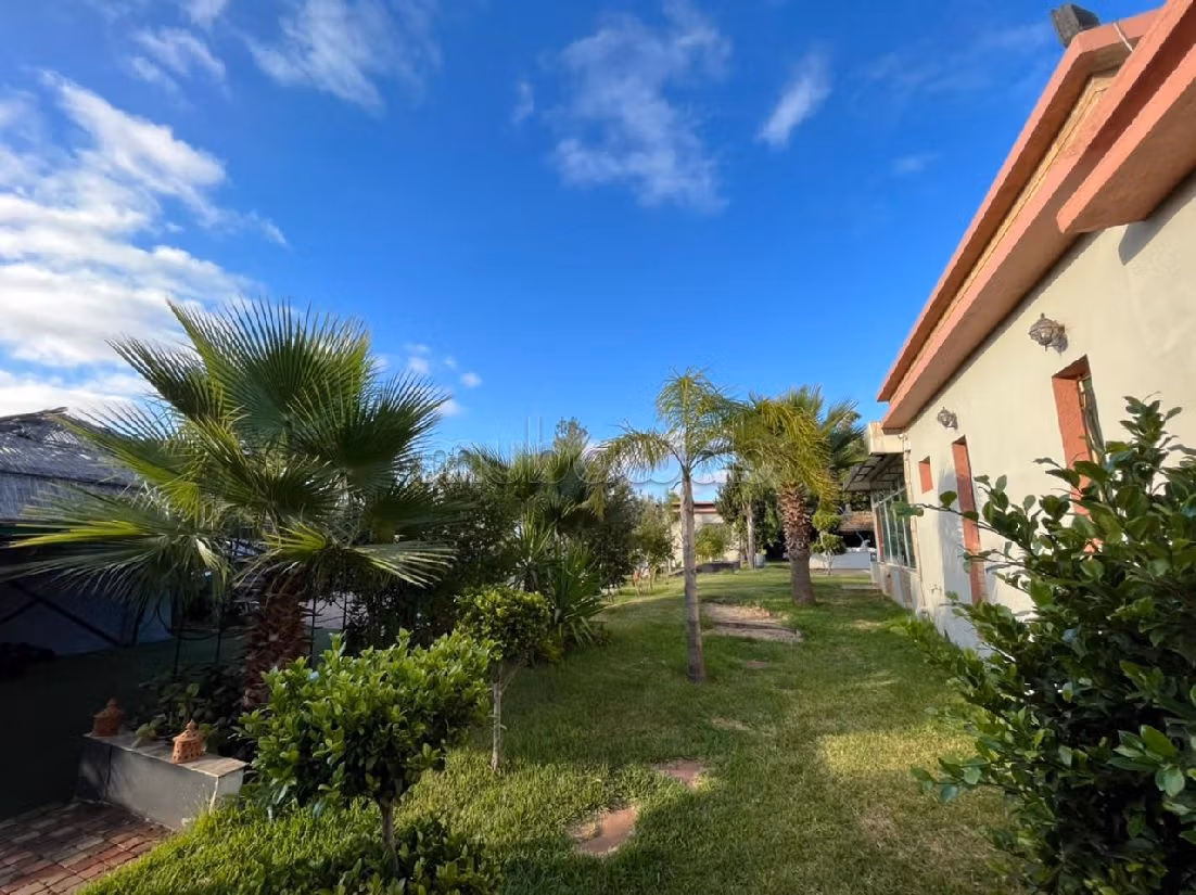 Farm for sale in Plage Oulded Cherrat. Area 10100 m². Parking spaces. 