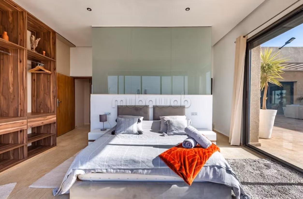 Te huur: villa's en luxe woningen in Plage Oued Cherrat. Oppervlakte 350 m². Garage en tuin