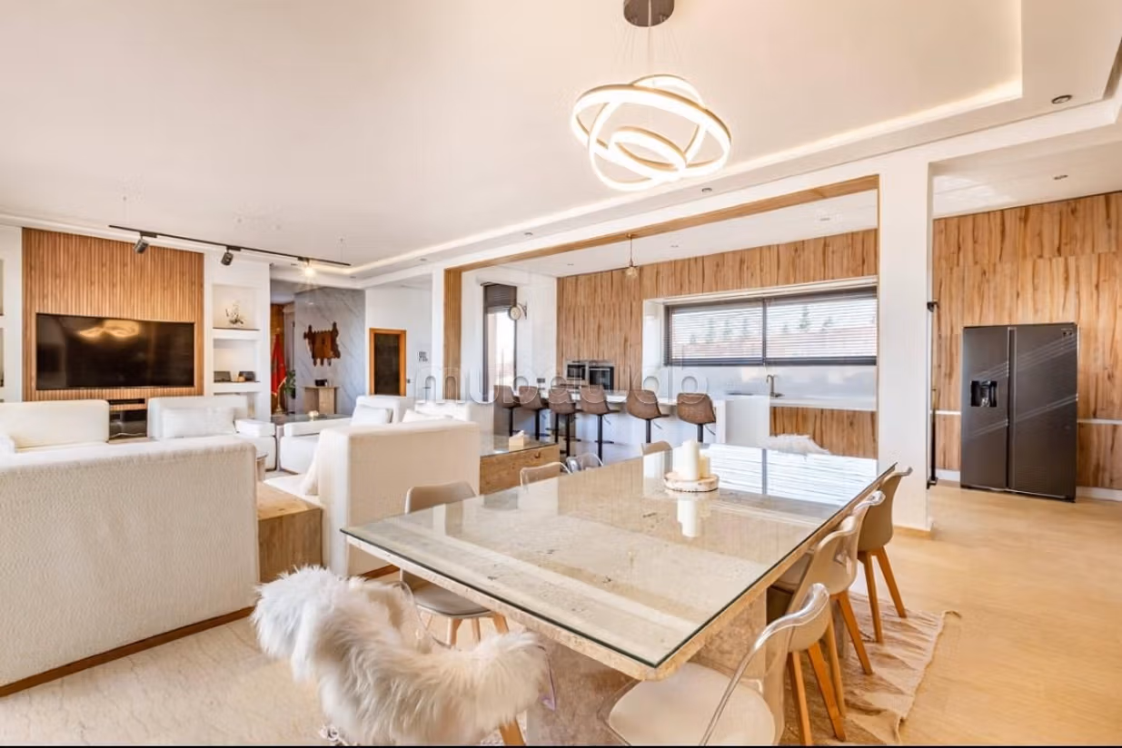 Te huur: villa's en luxe woningen in Plage Oued Cherrat. Oppervlakte 350 m². Garage en tuin