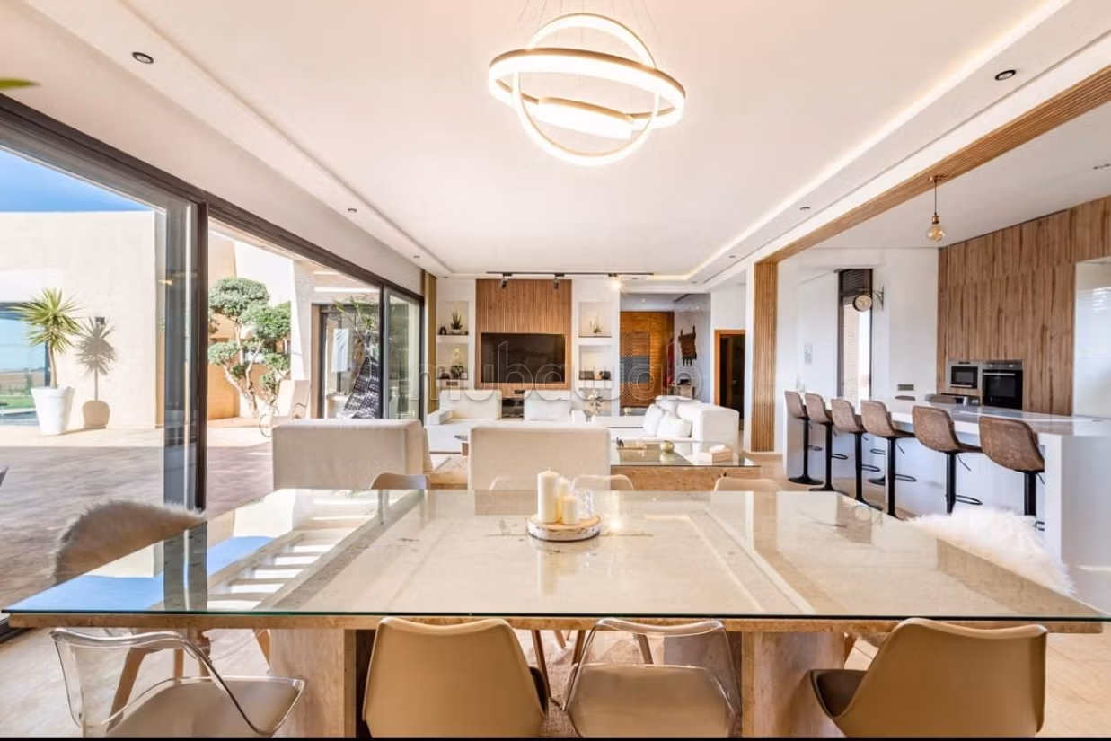 Te huur: villa's en luxe woningen in Plage Oued Cherrat. Oppervlakte 350 m². Garage en tuin