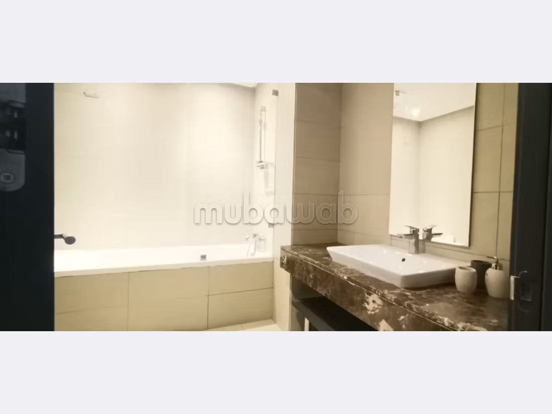 شقة للإيجار بعين الذياب. 3 غرف ممتازة. مفروشة. 