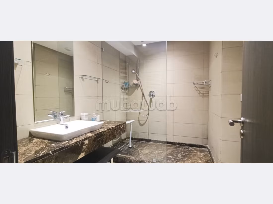 شقة للإيجار بعين الذياب. 3 غرف ممتازة. مفروشة. 