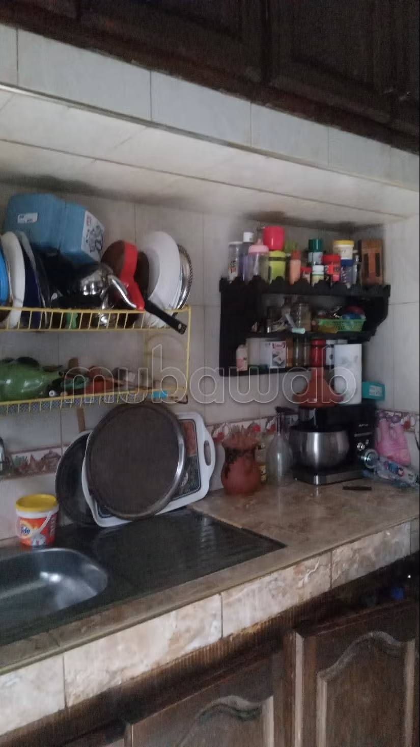 Appartement en vente à Zaouia Sidi Ghalem. 4 grandes pièces. Salon Marocain