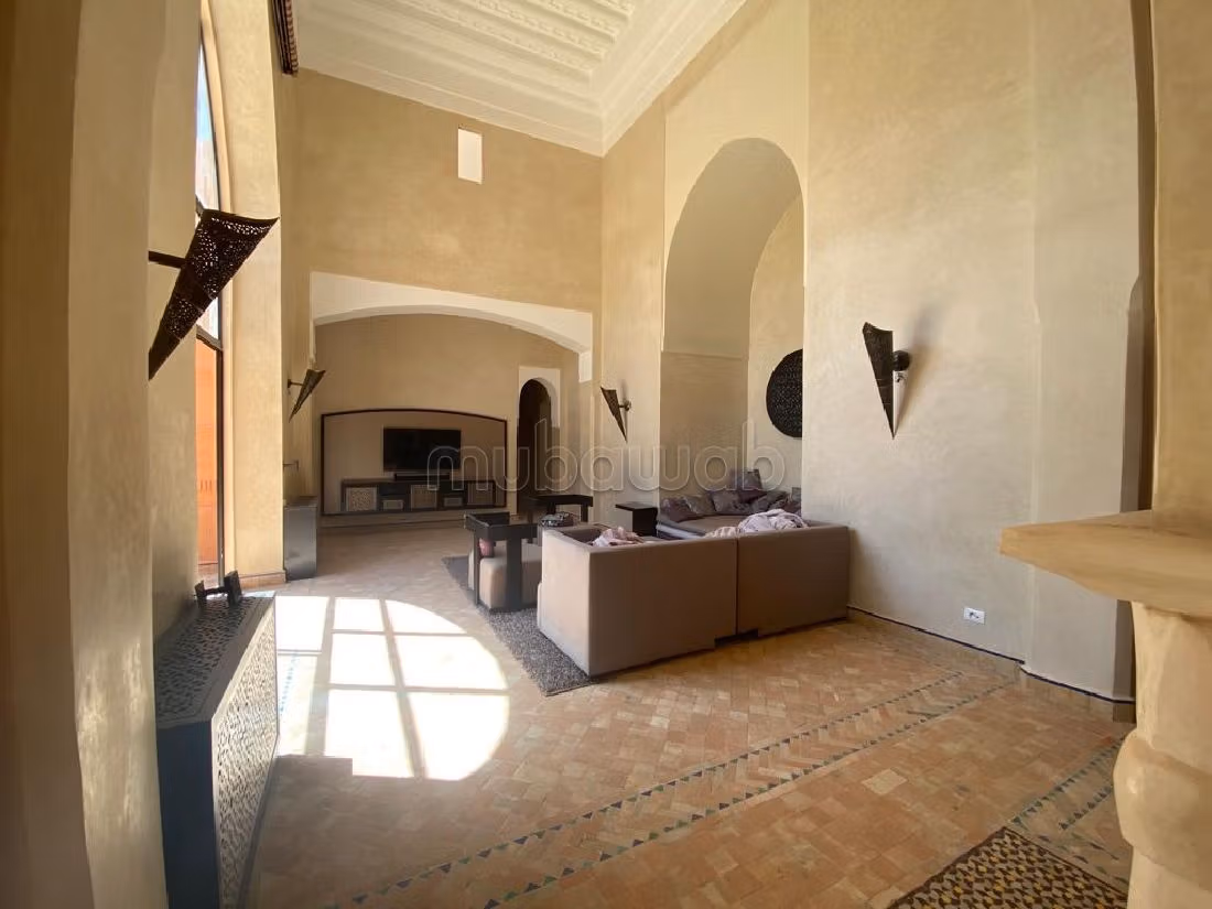 فيلا فاخرة للبيع بأملكيس. 7 قطع مريحة. شرفة وحديقة