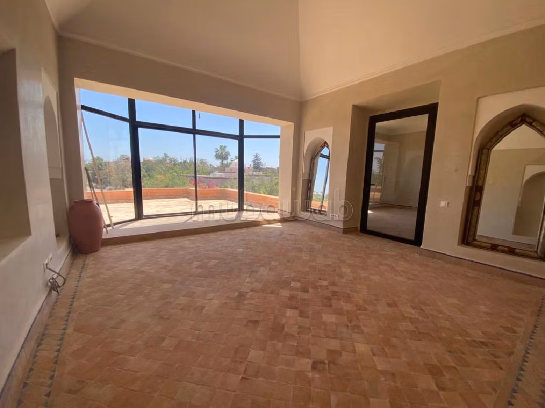 فيلا فاخرة للبيع بأملكيس. 7 قطع مريحة. شرفة وحديقة