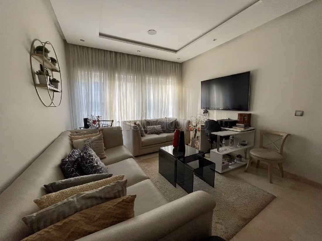 House to buy in Sidi Maarouf. Surface area 270 m². Ample storage space. 