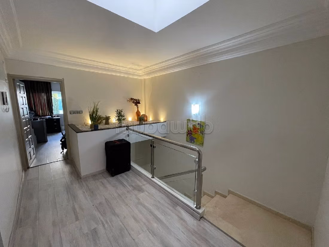 House to buy in Sidi Maarouf. Surface area 270 m². Ample storage space. 