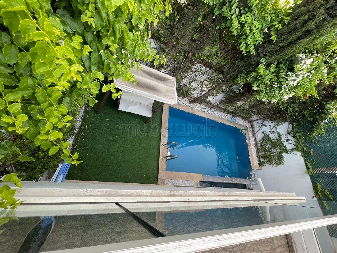 House to buy in Sidi Maarouf. Surface area 270 m². Ample storage space. 