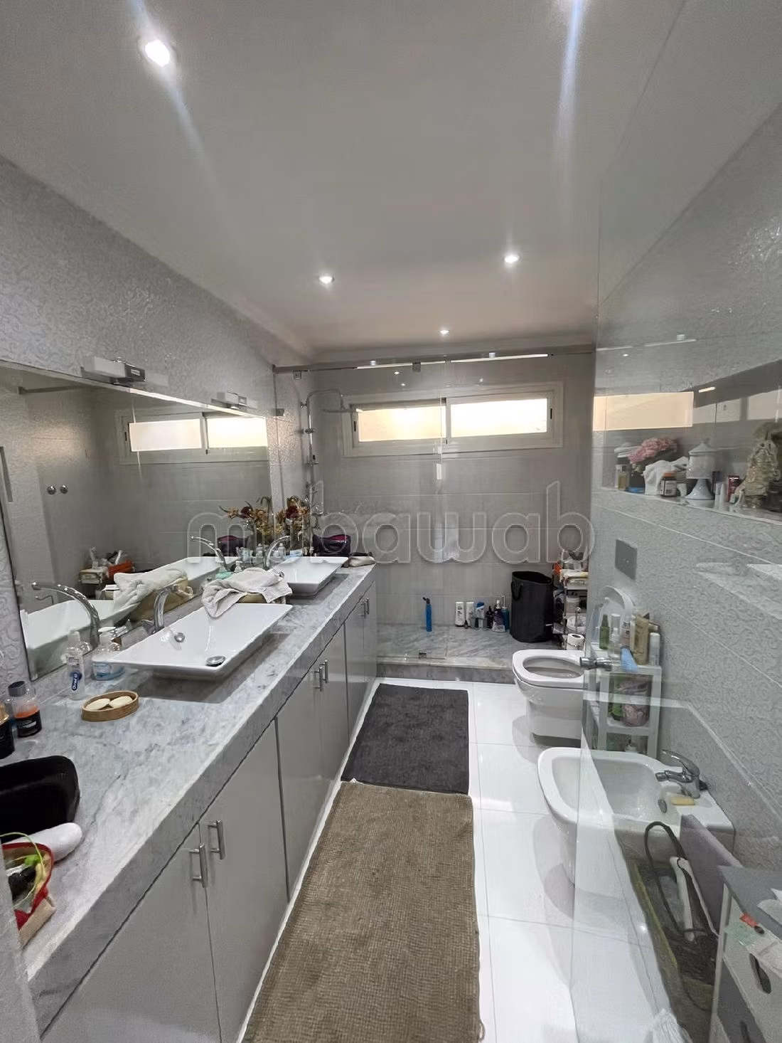 House to buy in Sidi Maarouf. Surface area 270 m². Ample storage space. 