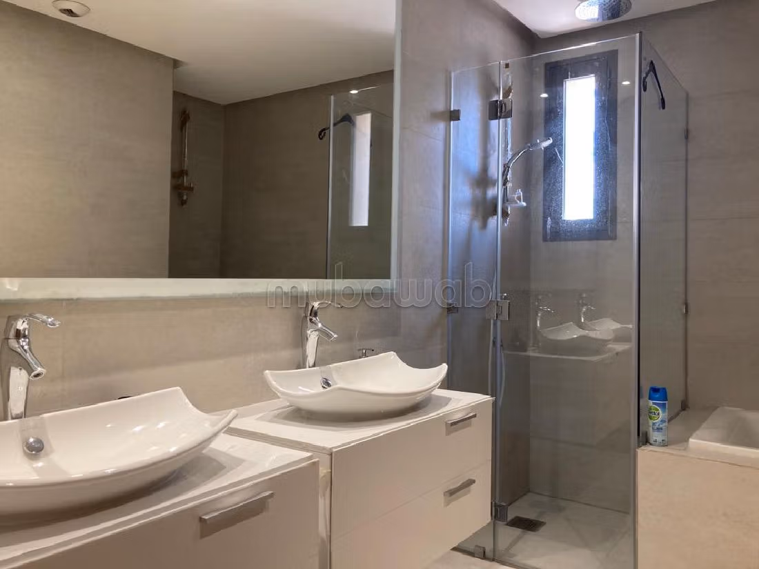 شقة رائعة للبيع ب الدار البيضاء مارينا. المساحة 138 م². مفروشة. 