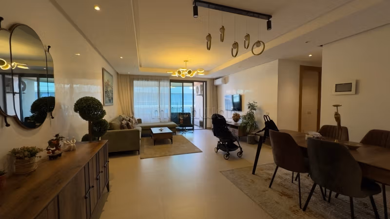 Se vende piso en Casablanca Marina. 4 habitaciones. con muebles. 