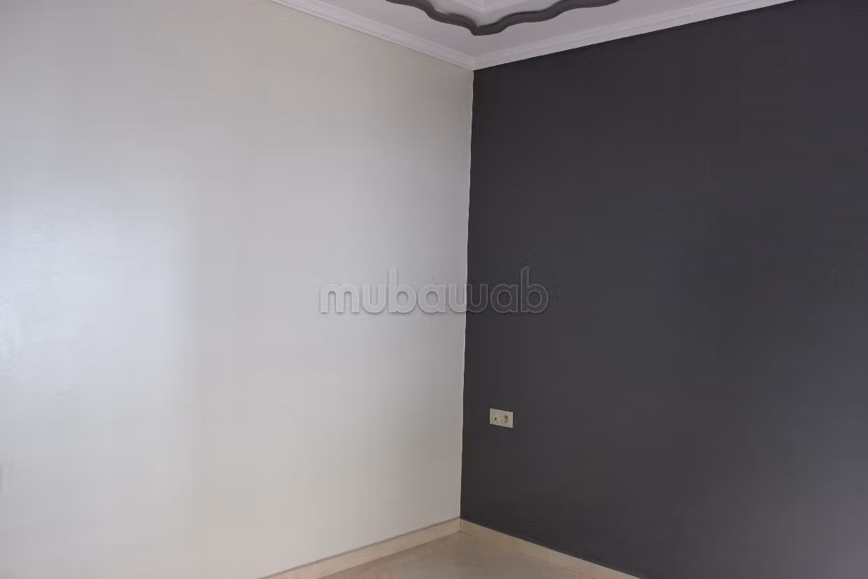 شقة رائعة للبيع بوسط المدينة. 3 غرف ممتازة. باب متين،إقامة مؤمنة. 