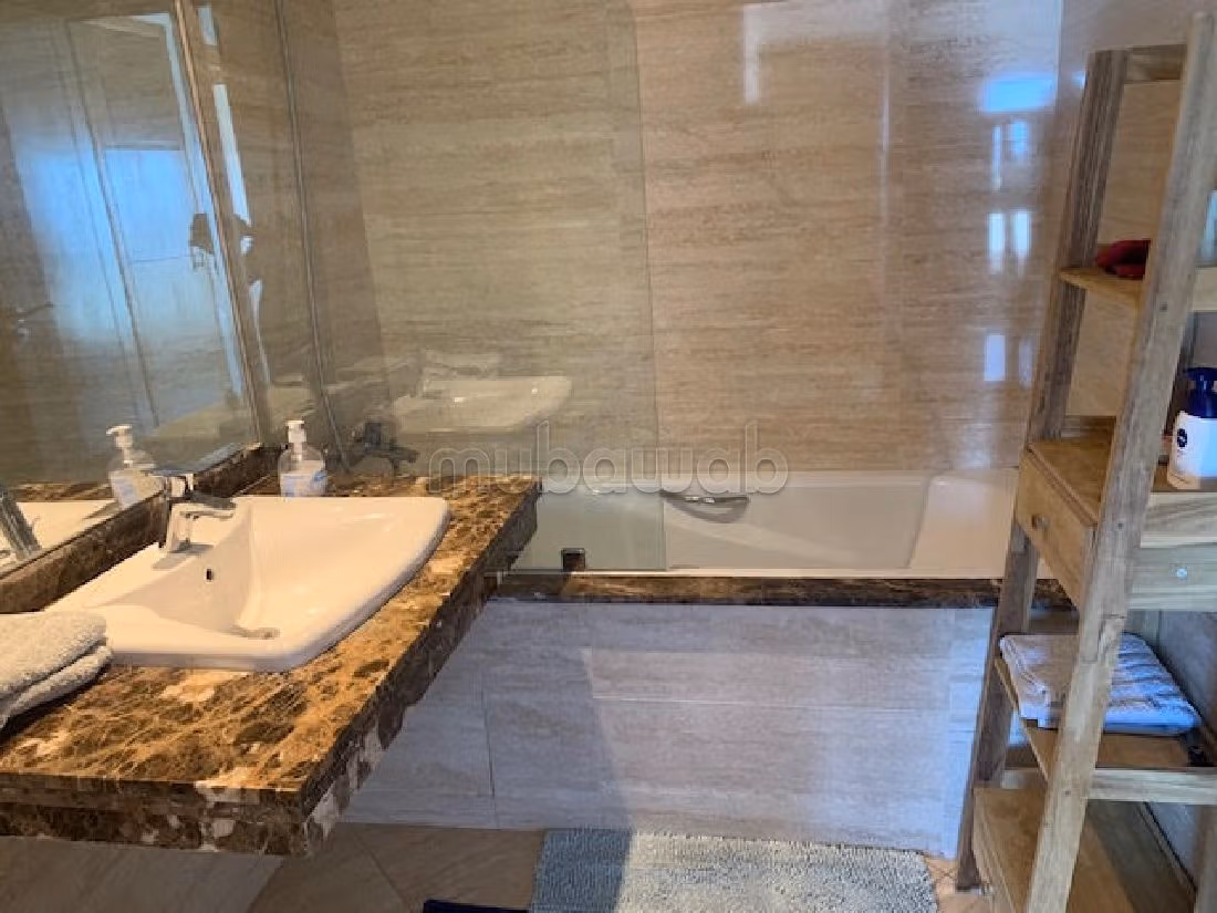 Alquila este piso. Pequeña superficie 115 m². Bien amueblado