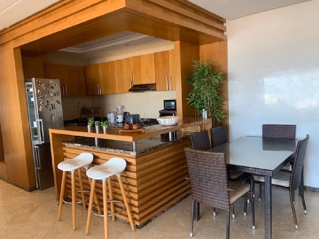 Alquila este piso. Pequeña superficie 115 m². Bien amueblado
