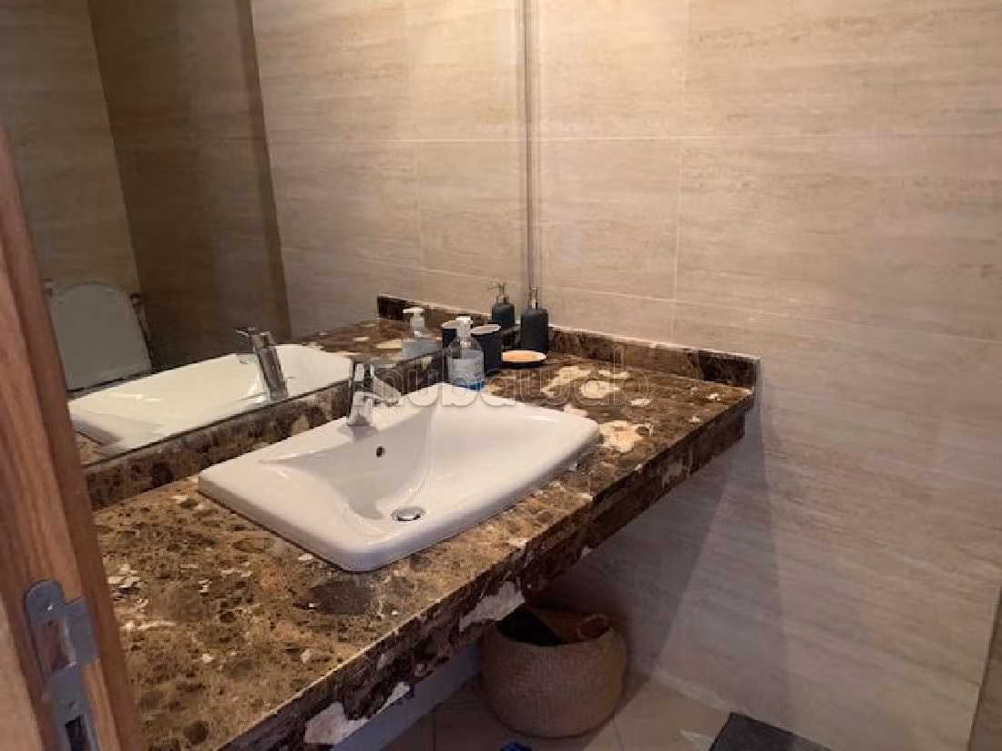Alquila este piso. Pequeña superficie 115 m². Bien amueblado