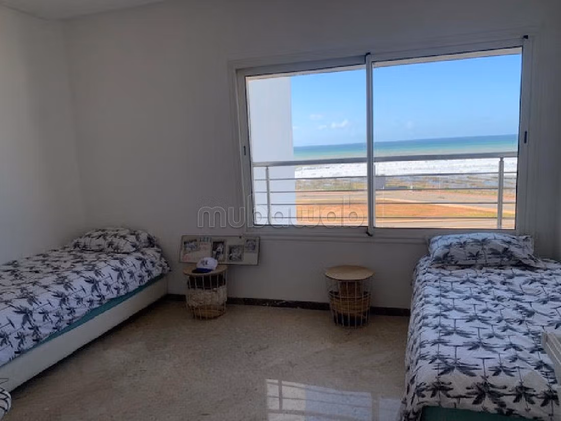 Alquila este piso. Pequeña superficie 115 m². Bien amueblado