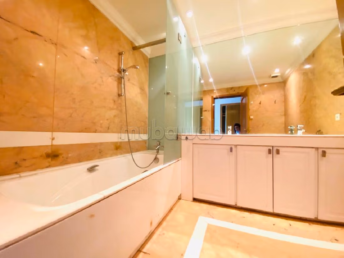 Splendido appartamento in affitto a CIL (Hay Salam). 3 camere da letto. Con garage e ascensore.