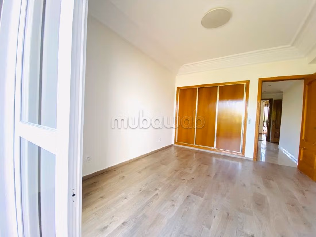 Splendido appartamento in affitto a CIL (Hay Salam). 3 camere da letto. Con garage e ascensore.