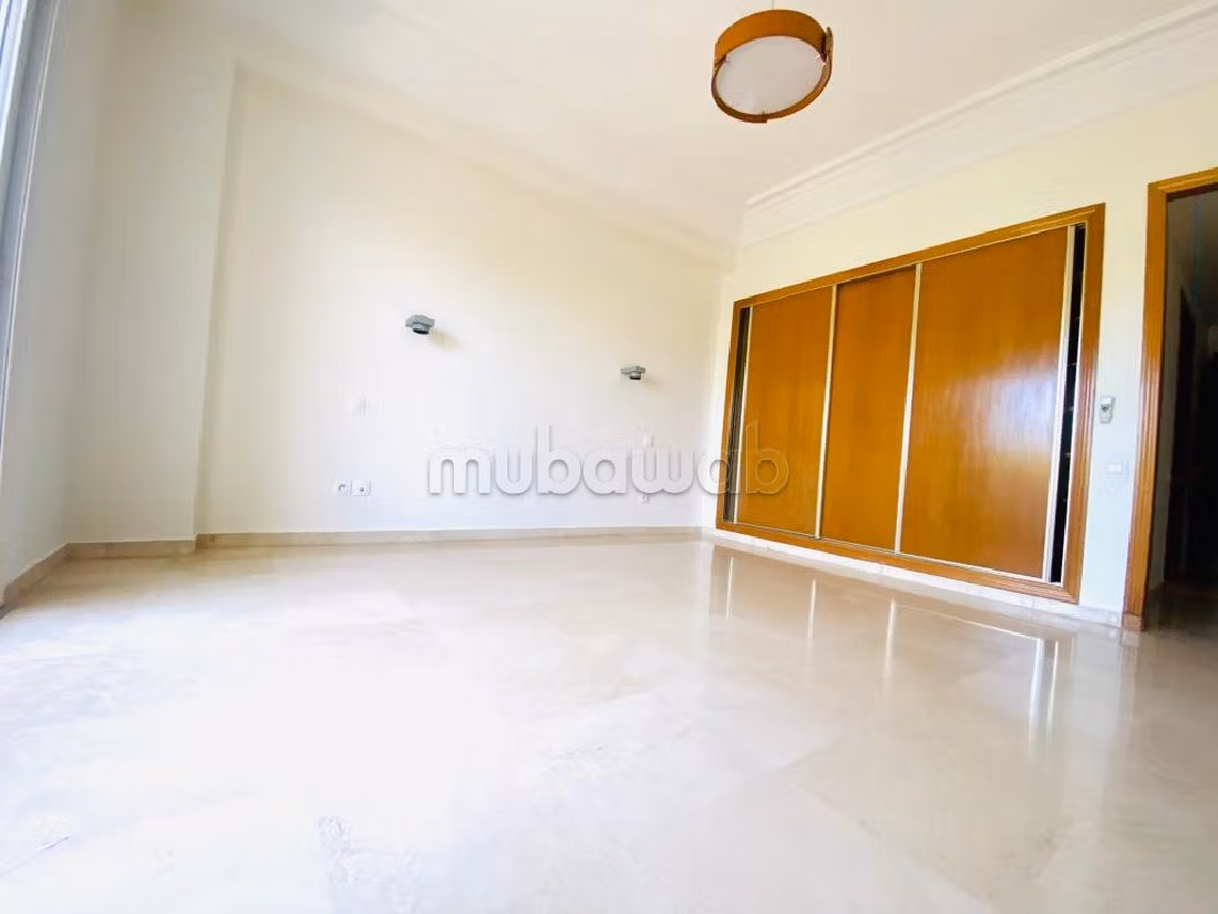 Splendido appartamento in affitto a CIL (Hay Salam). 3 camere da letto. Con garage e ascensore.