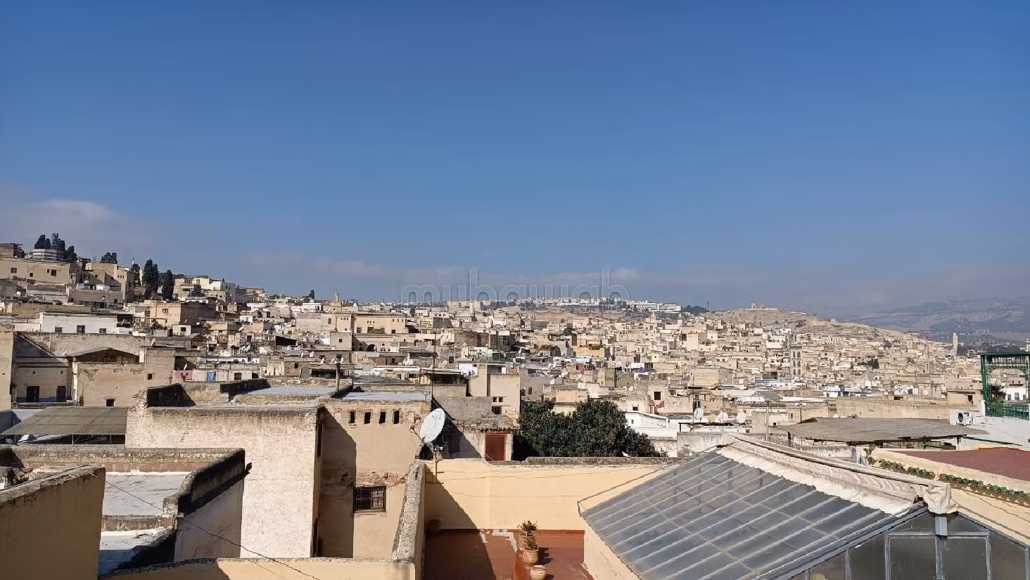 اشتري رياض رائع ب المخفية. 6 غرف. صالون بديكورات مغربية. 