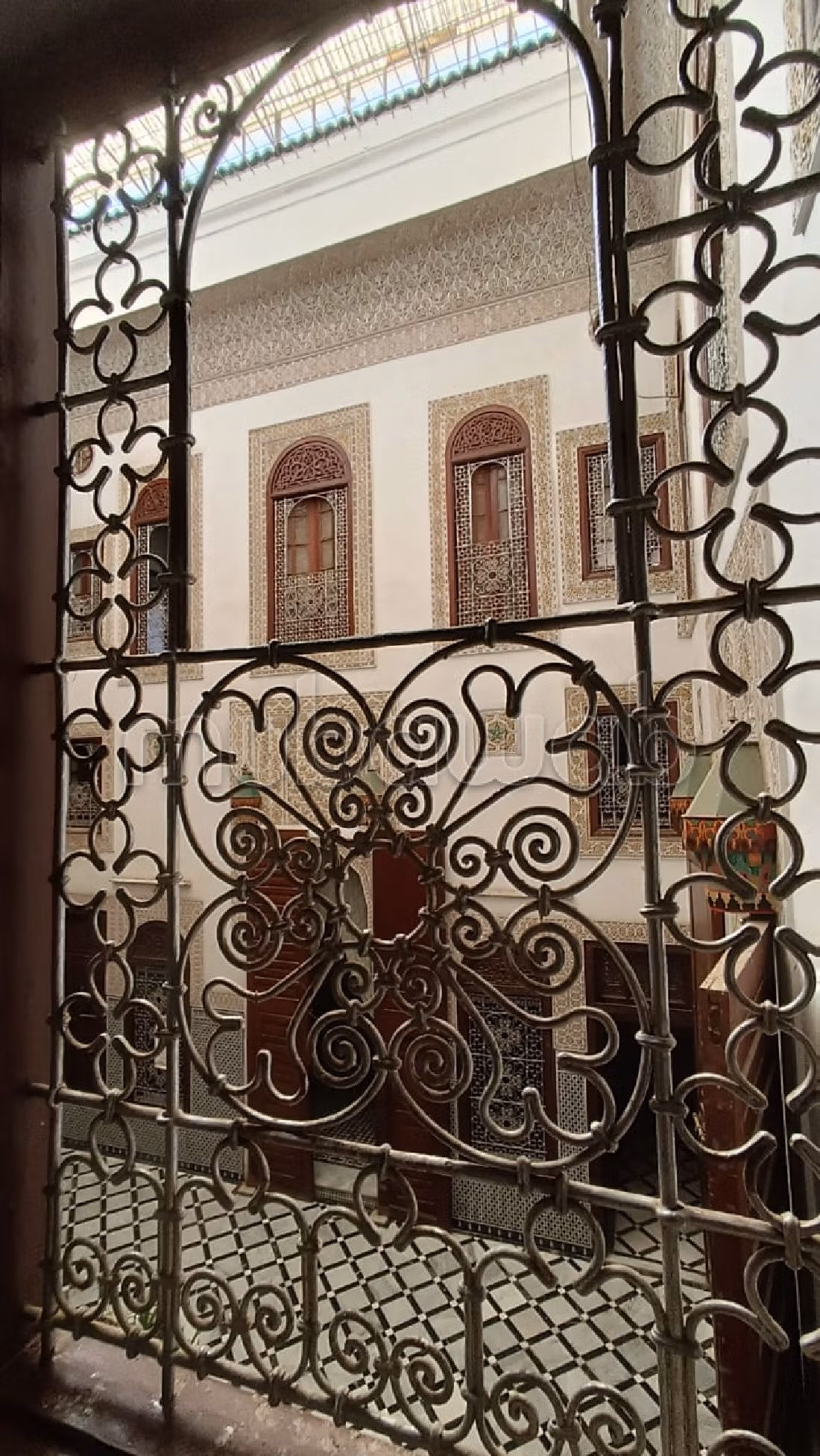 اشتري رياض رائع ب المخفية. 6 غرف. صالون بديكورات مغربية. 