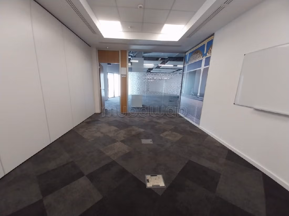 Bureau 450 M² Prime En Location À ANFAPLACE