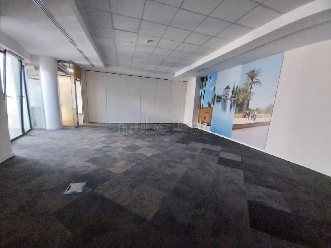 Bureau 450 M² Prime En Location À ANFAPLACE