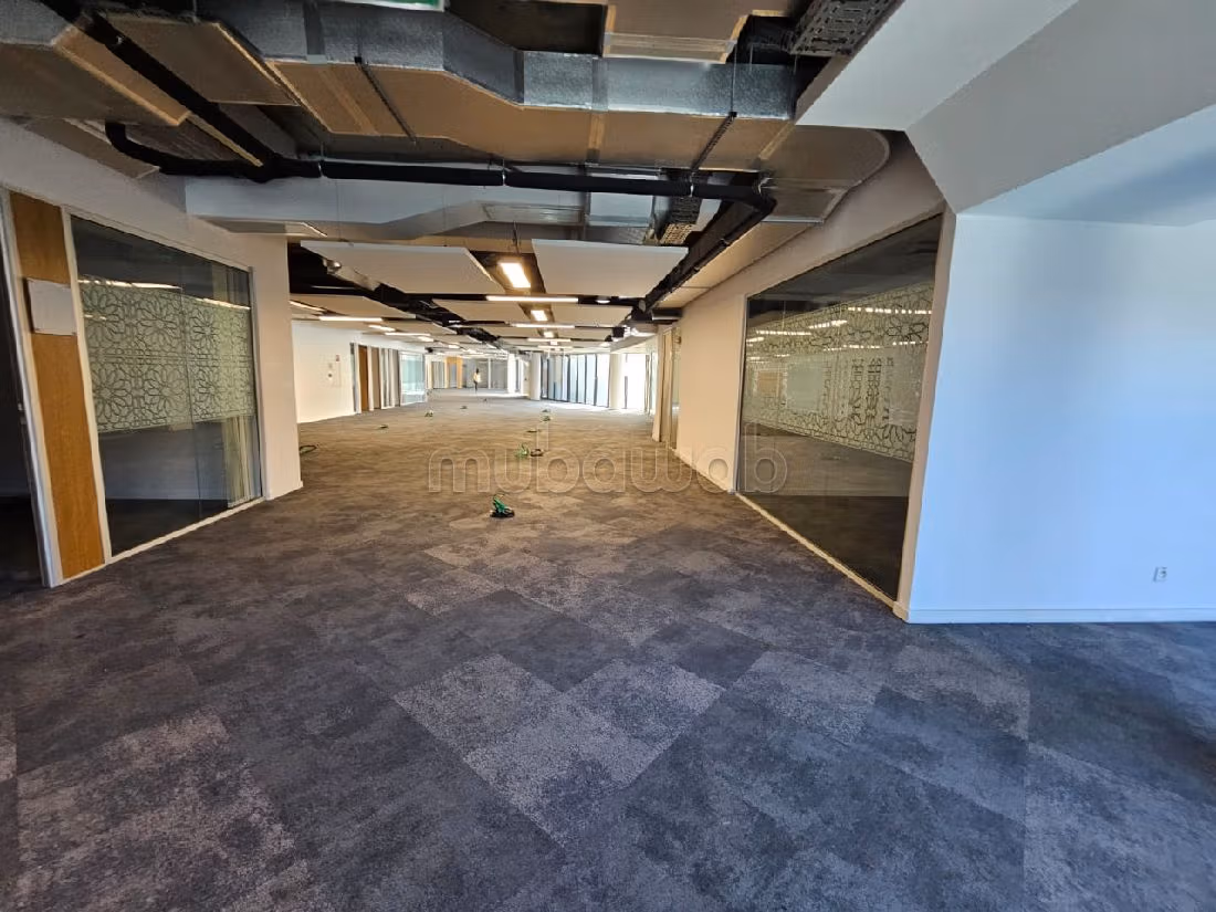 Bureau 450 M² Prime En Location À ANFAPLACE