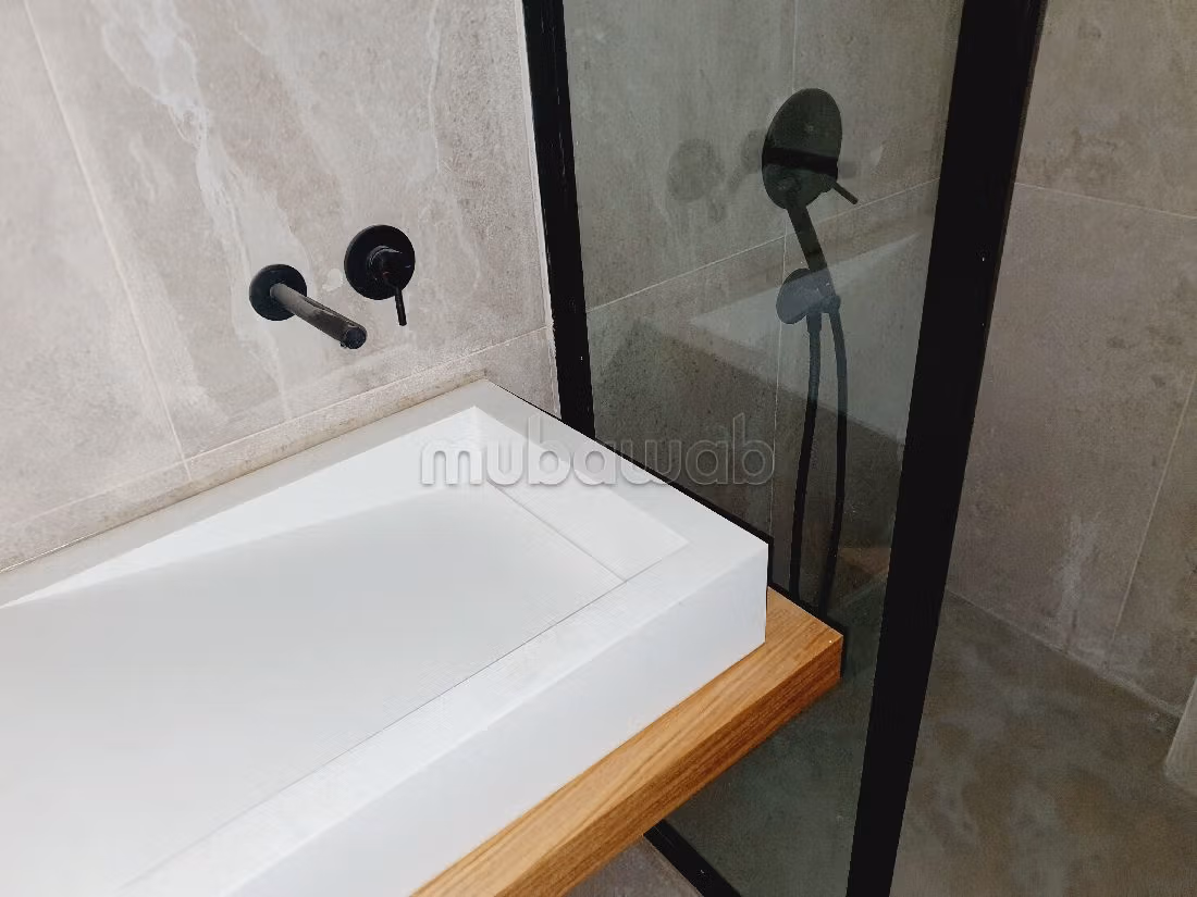 Affitto di uno splendido appartamento a Oasis. 1 bella camera da letto. Porta blindata e impianto con antenna parabolica. 