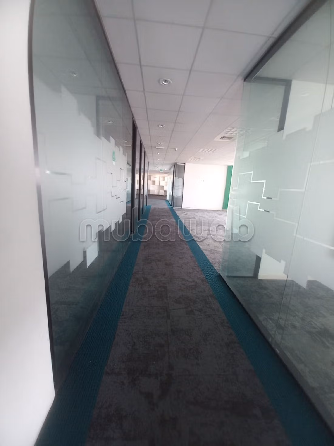 Ufficio disponibile in affitto a Ain Diab. Superficie 773 m². Impianto di aria condizionata e servizio di conciergerie