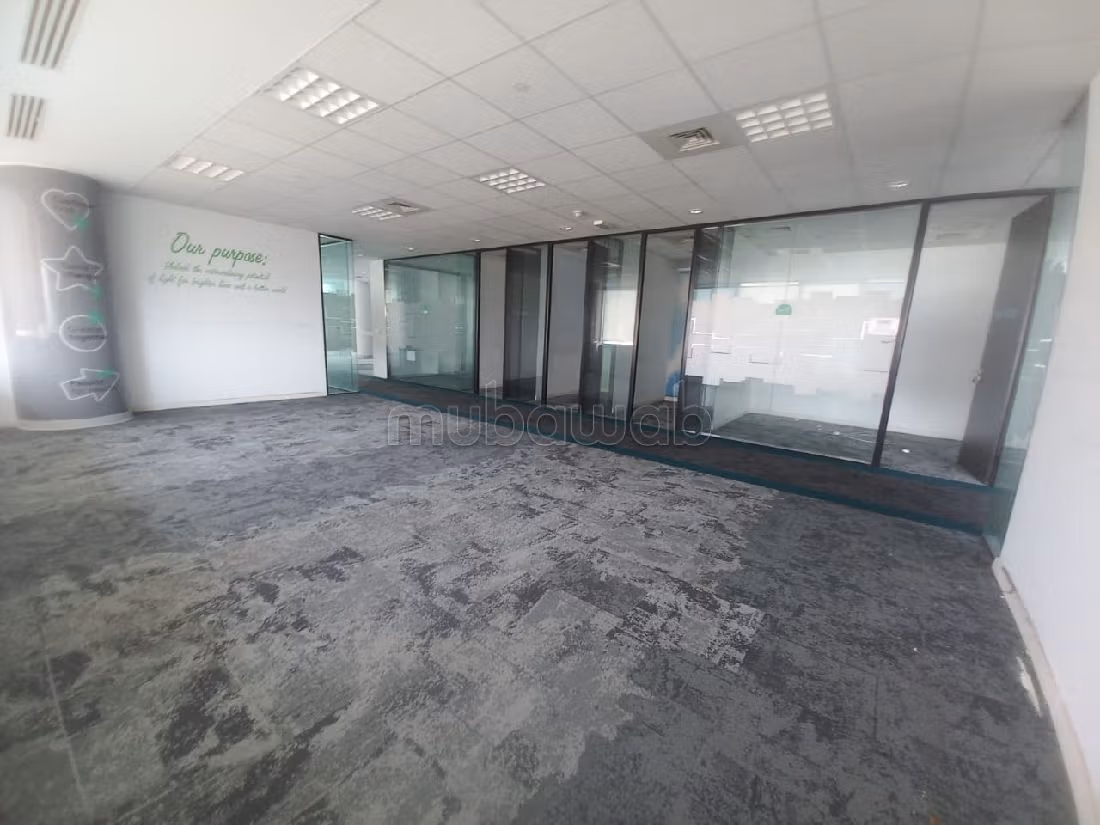 Ufficio disponibile in affitto a Ain Diab. Superficie 773 m². Impianto di aria condizionata e servizio di conciergerie