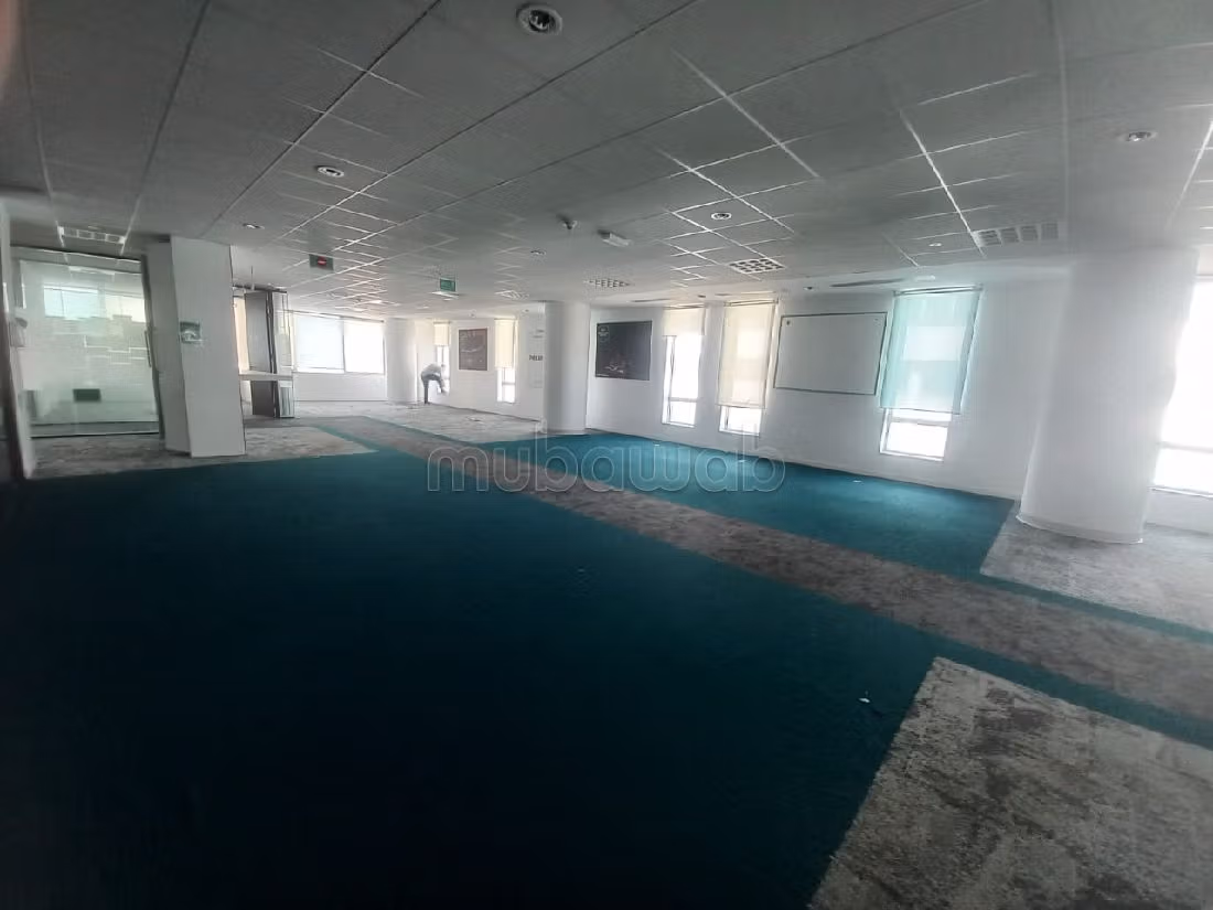 Ufficio disponibile in affitto a Ain Diab. Superficie 773 m². Impianto di aria condizionata e servizio di conciergerie