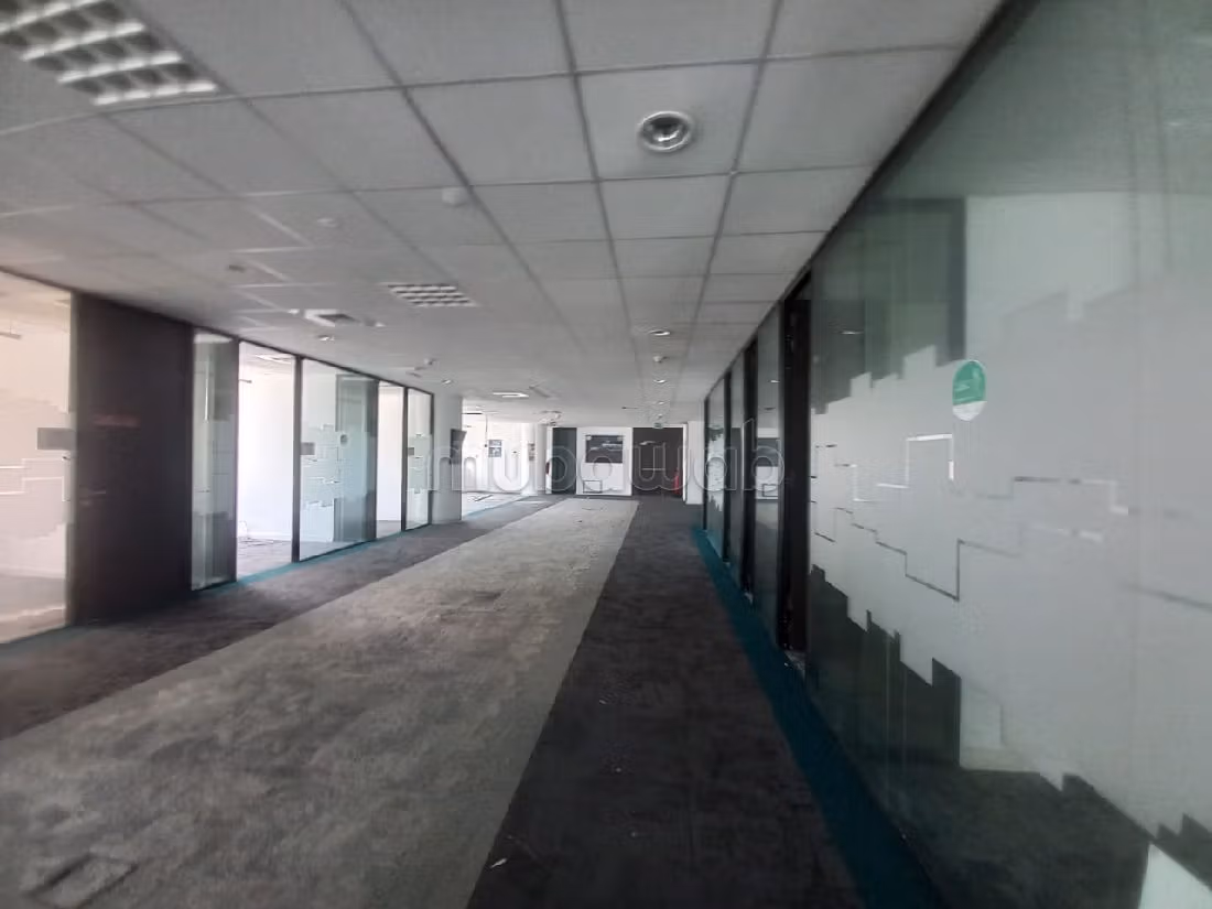 Ufficio disponibile in affitto a Ain Diab. Superficie 773 m². Impianto di aria condizionata e servizio di conciergerie