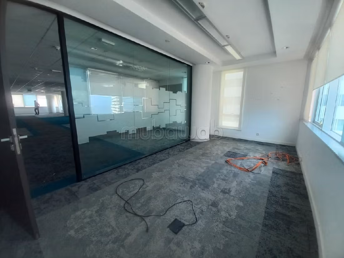 Ufficio disponibile in affitto a Ain Diab. Superficie 773 m². Impianto di aria condizionata e servizio di conciergerie