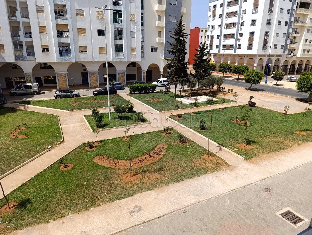 بيع شقة بالعرائش. 2 غرف جميلة. طبق الأقمار الصناعية. 