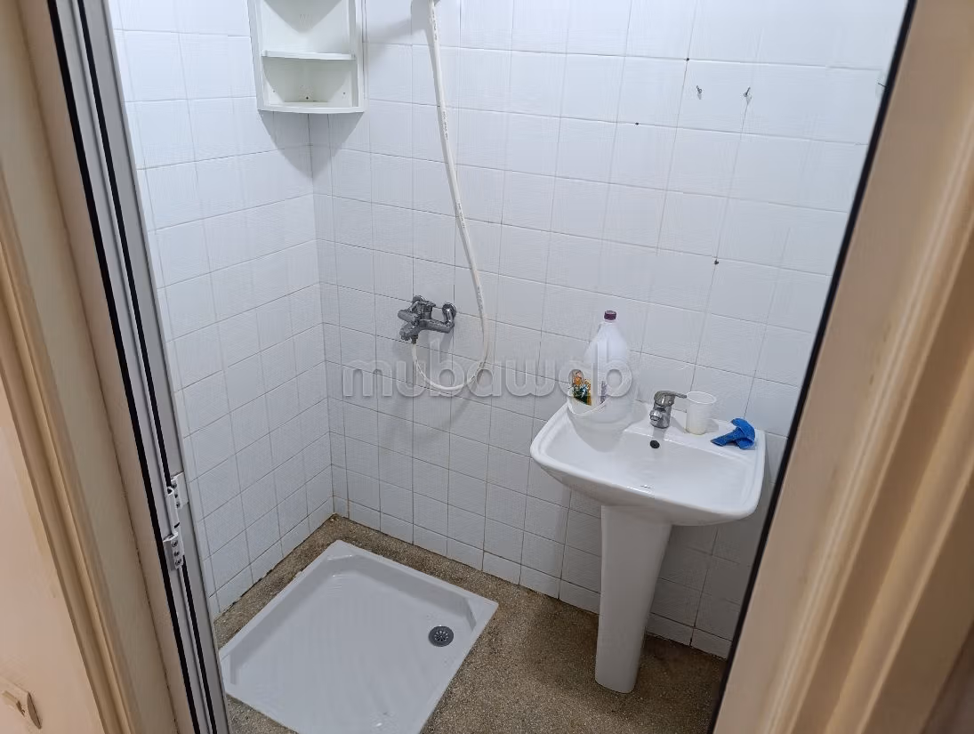 بيع شقة بالعرائش. 2 غرف جميلة. طبق الأقمار الصناعية. 