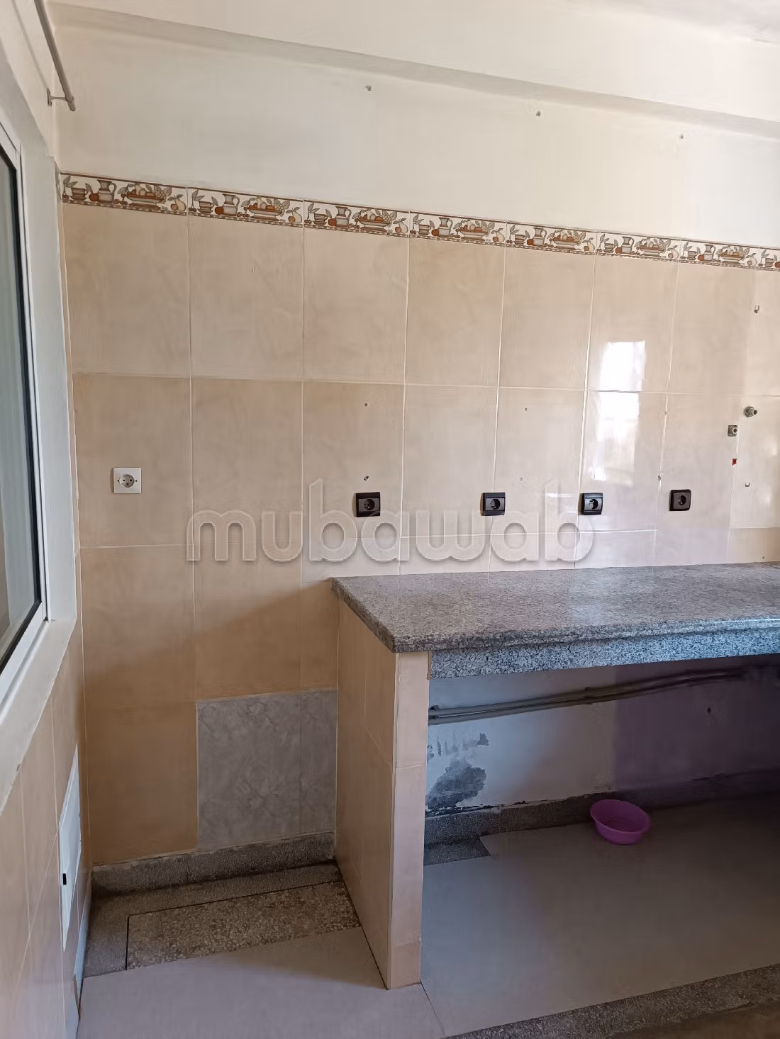 بيع شقة بالعرائش. 2 غرف جميلة. طبق الأقمار الصناعية. 