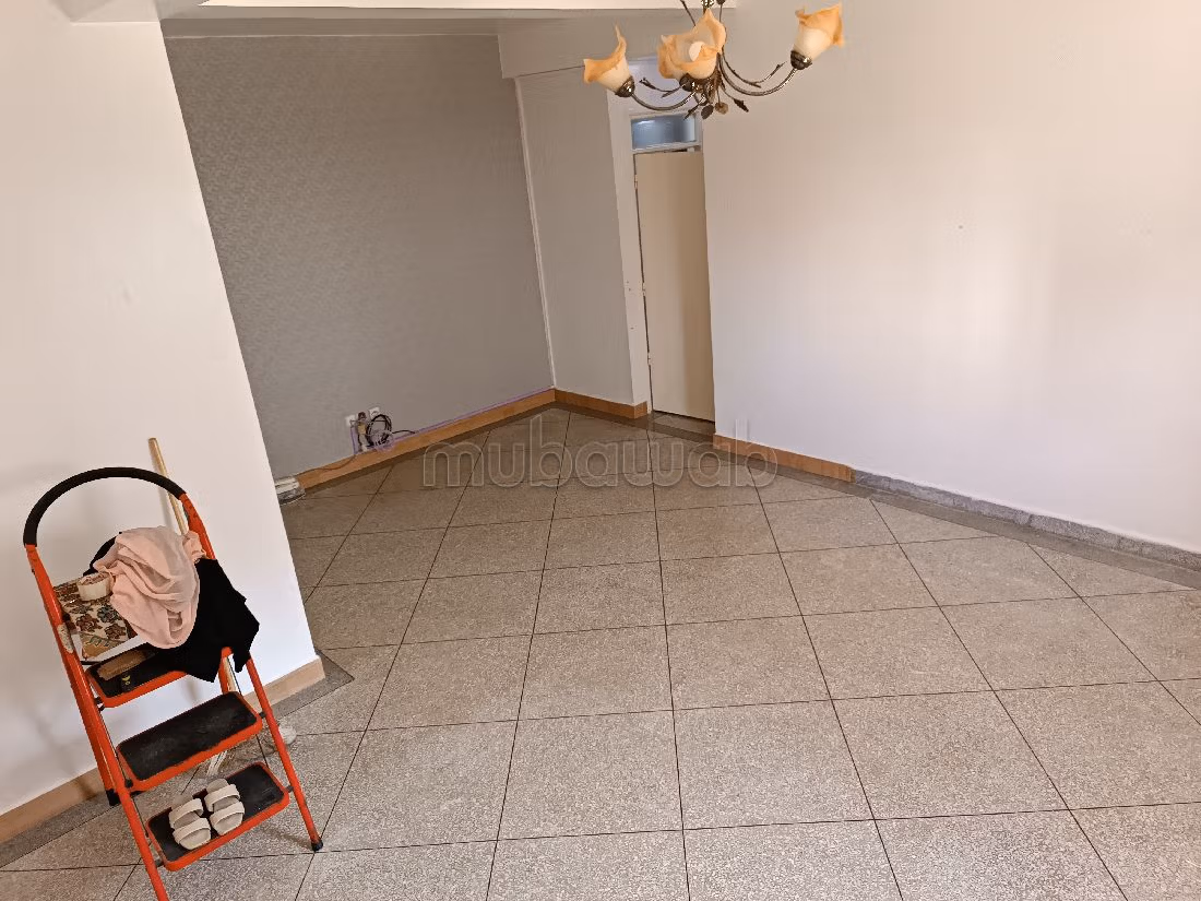 بيع شقة بالعرائش. 2 غرف جميلة. طبق الأقمار الصناعية. 