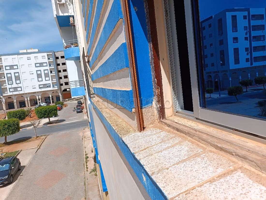 بيع شقة بالعرائش. 2 غرف جميلة. طبق الأقمار الصناعية. 