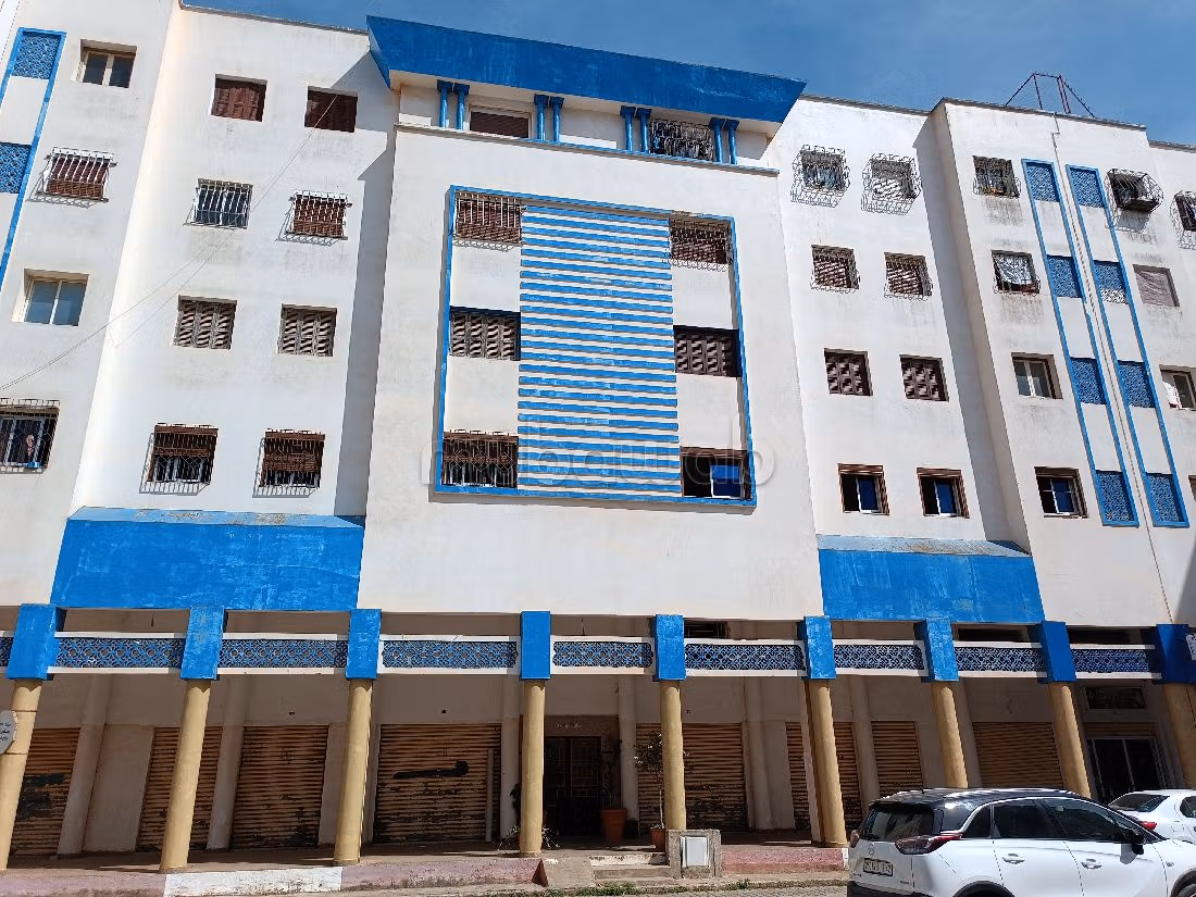 بيع شقة بالعرائش. 2 غرف جميلة. طبق الأقمار الصناعية. 