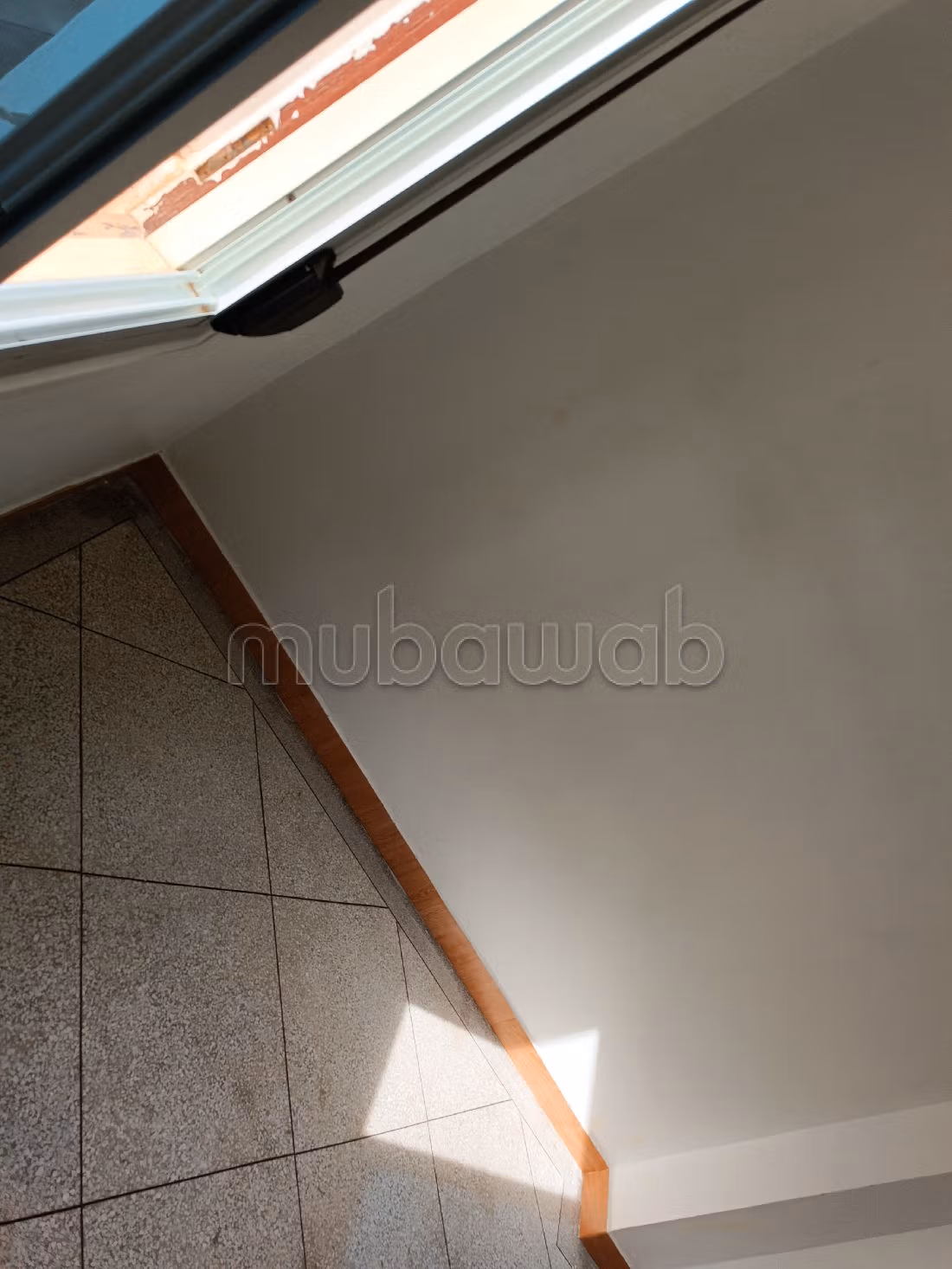 بيع شقة بالعرائش. 2 غرف جميلة. طبق الأقمار الصناعية. 