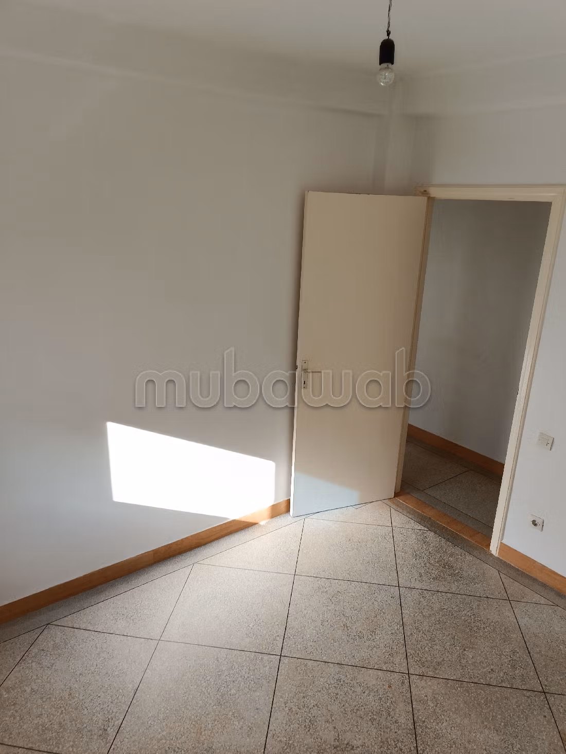 بيع شقة بالعرائش. 2 غرف جميلة. طبق الأقمار الصناعية. 