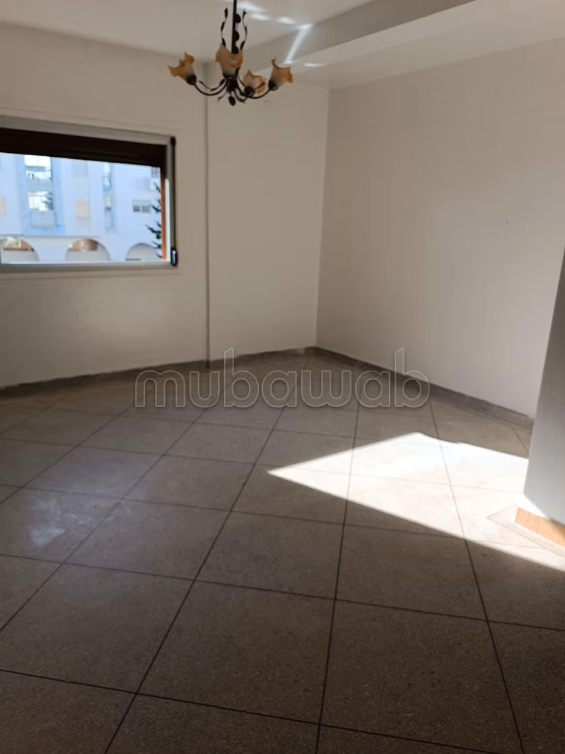 بيع شقة بالعرائش. 2 غرف جميلة. طبق الأقمار الصناعية. 