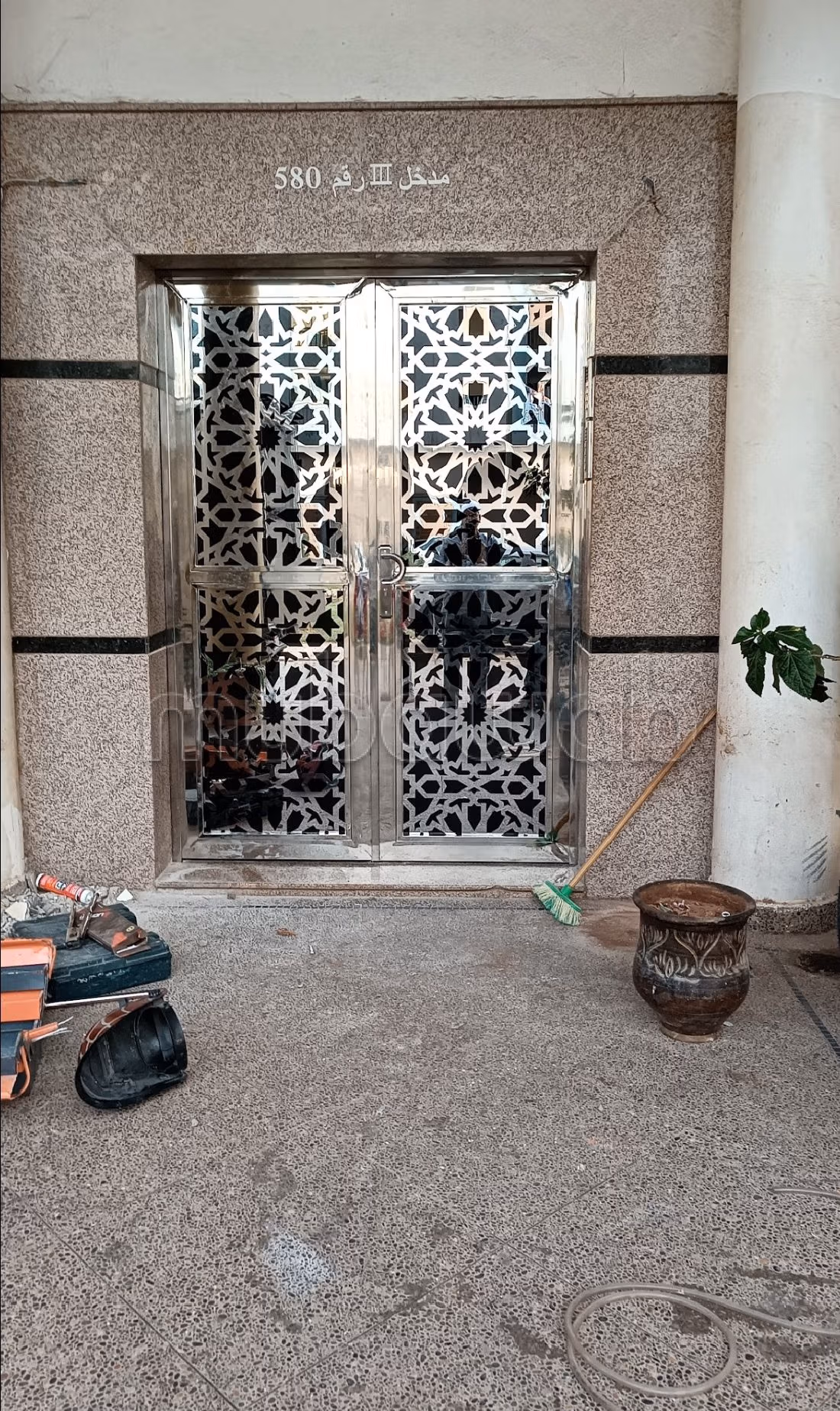 بيع شقة بالعرائش. 2 غرف جميلة. طبق الأقمار الصناعية. 