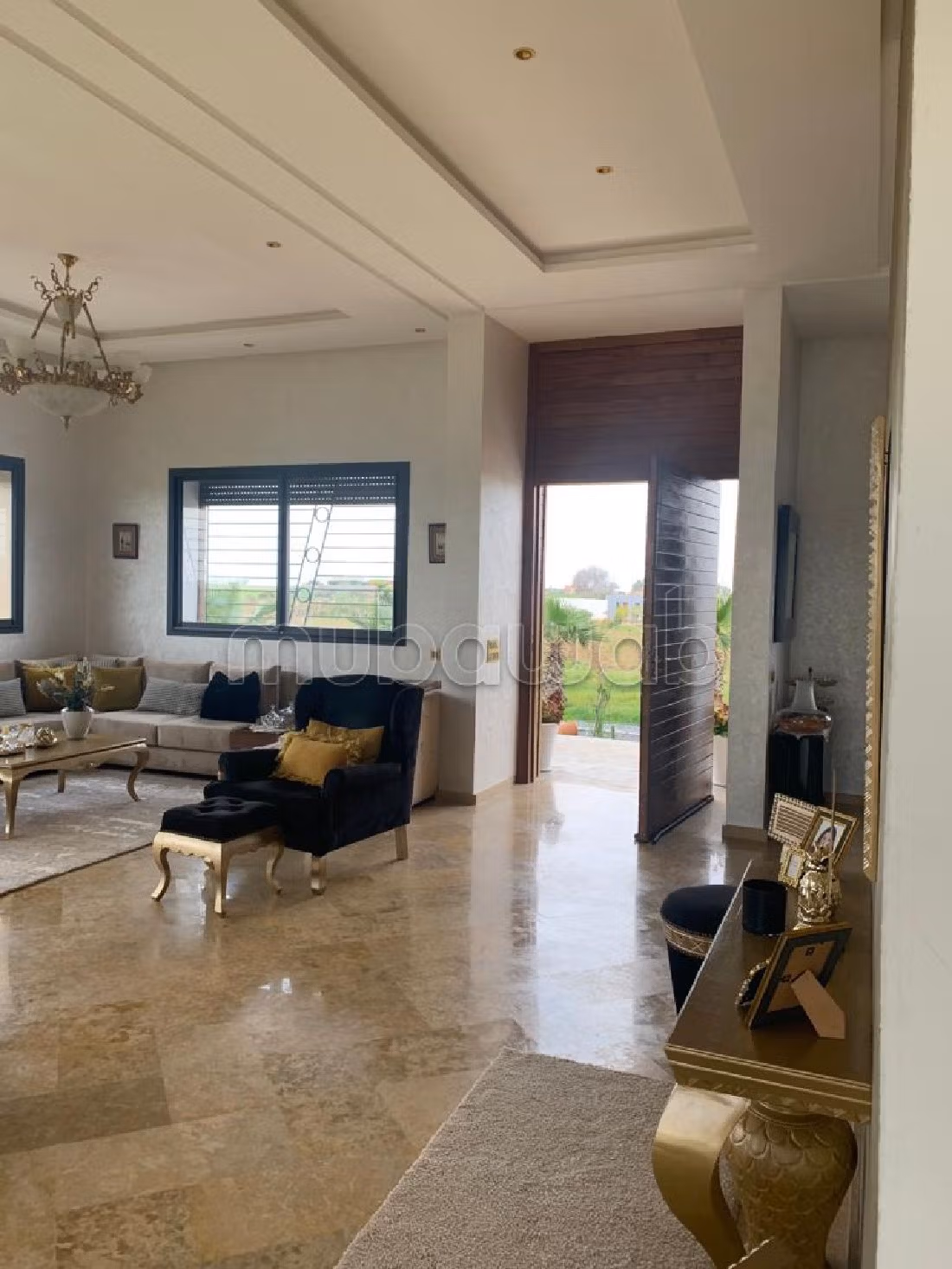 فيلا فاخرة للبيع ب الكوثر. 7 قطع مريحة. شرفة جميلة وحديقة